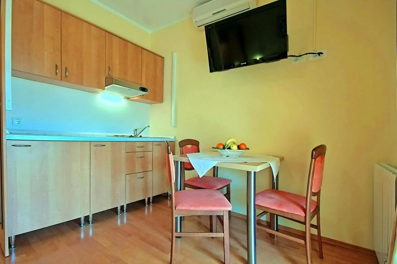 Studio Uli Apartment Funtana 0*,