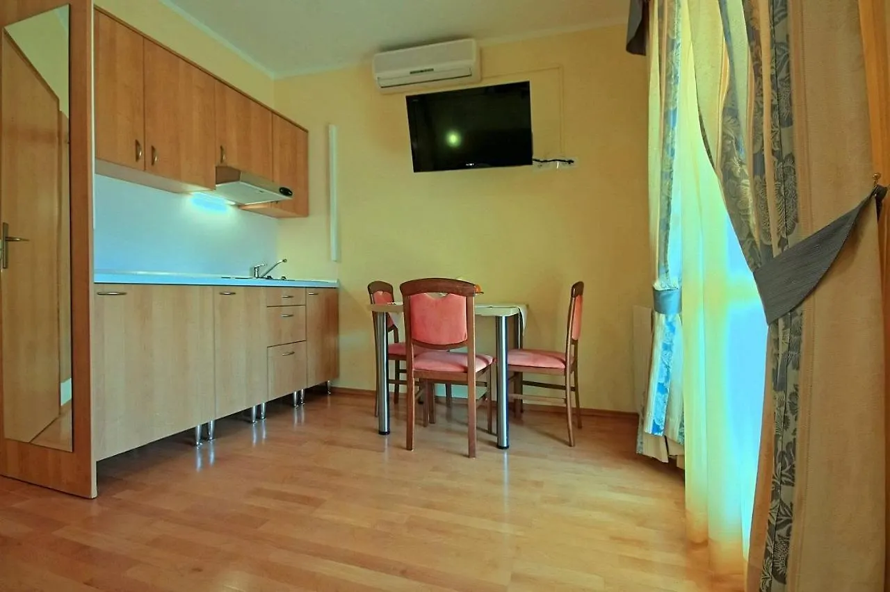 Studio Uli Apartment Funtana