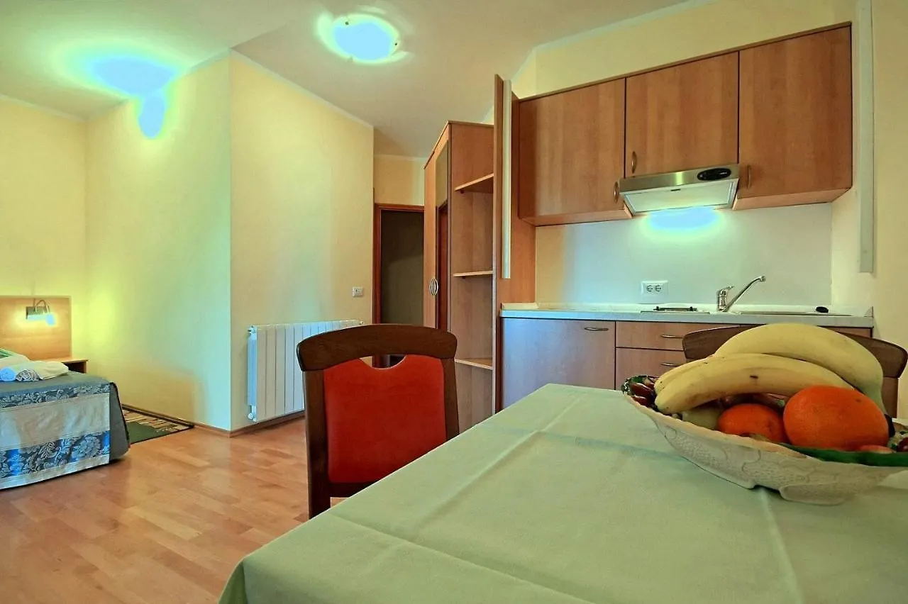 Studio Uli Apartment Funtana 0*,