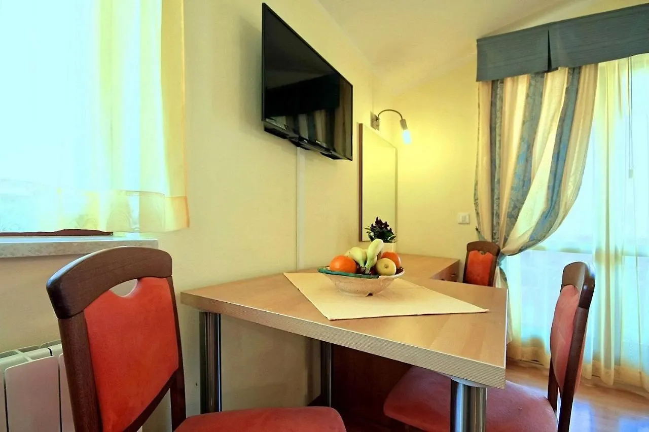 Studio Uli Apartment Funtana