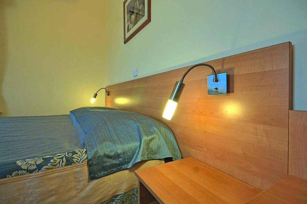 Studio Uli Apartment Funtana 0*,