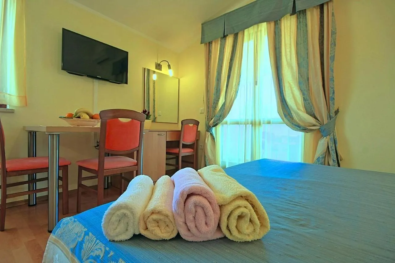 Studio Uli Apartment Funtana