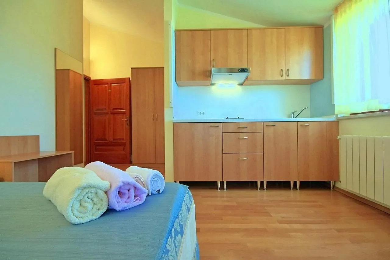 Studio Uli Apartment Funtana Croatia
